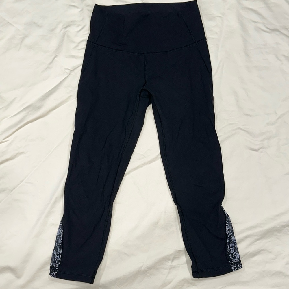 Lululemon Mix & Mesh Crop *21” Size 6